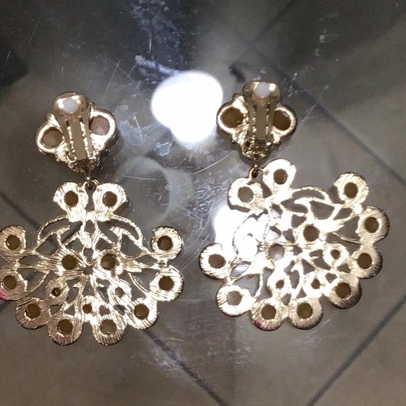 Gorgeous stone earring - Picture 3 of 3